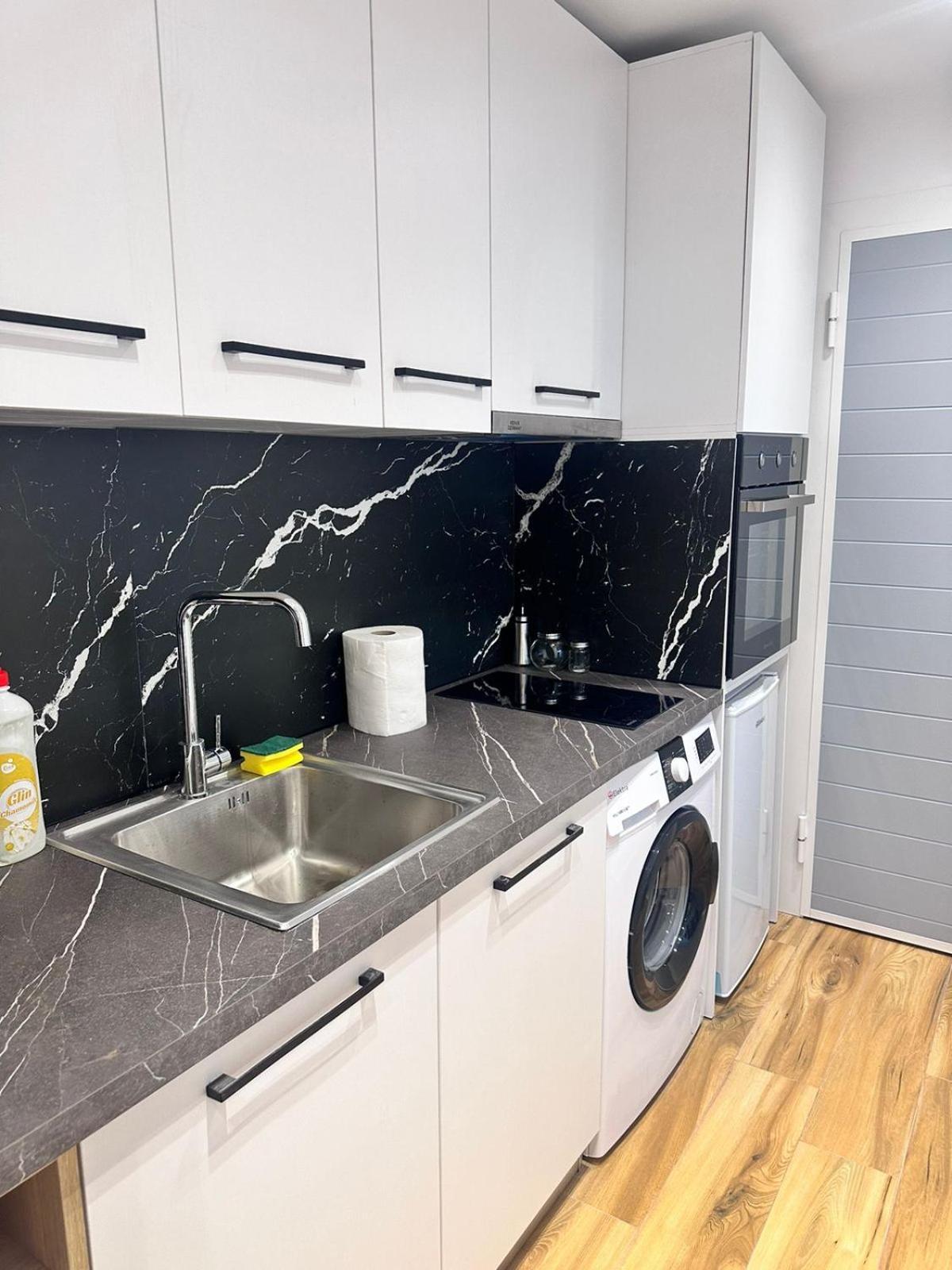 Modern Central Apartments Тирана Екстериор снимка