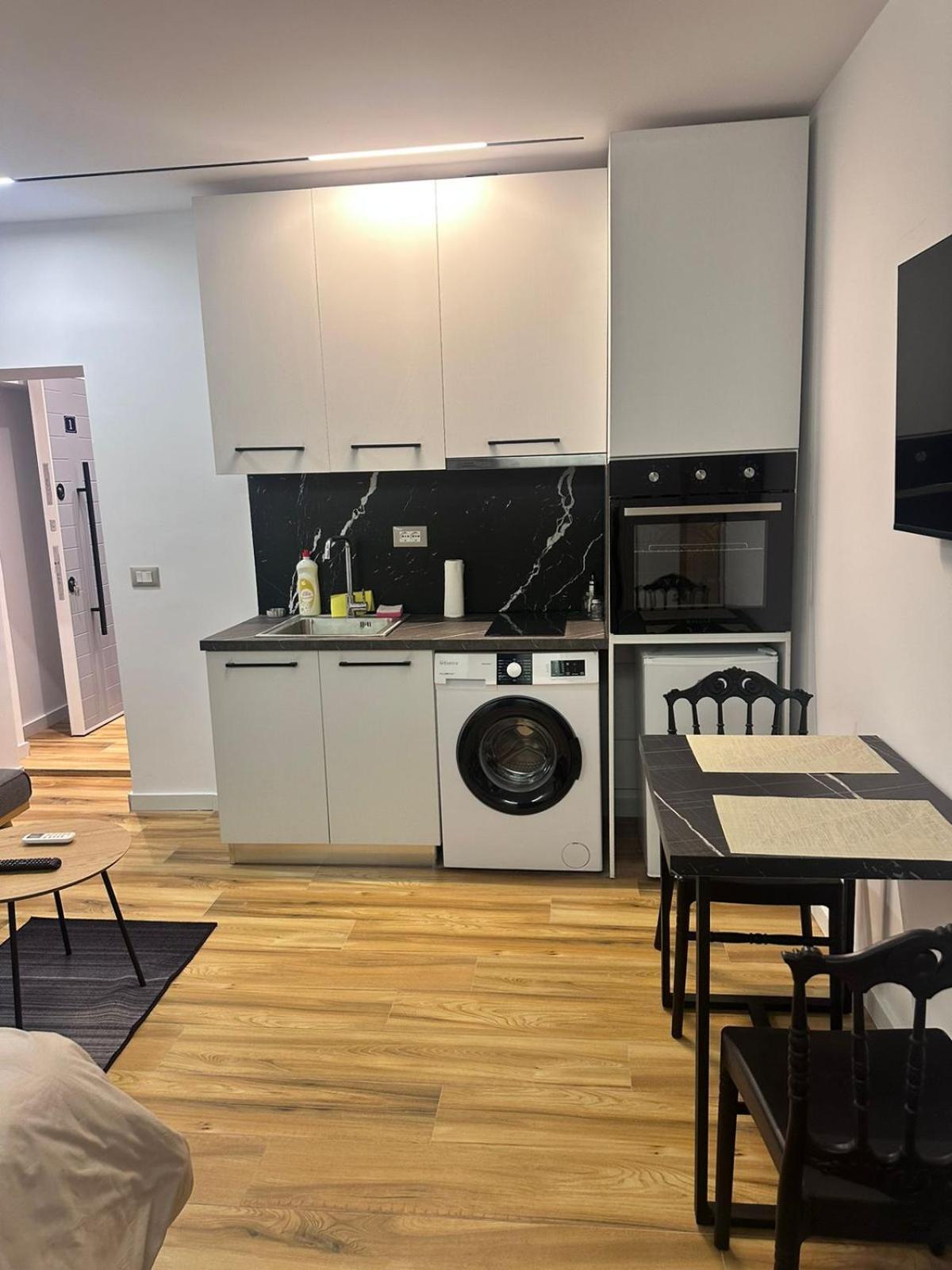Modern Central Apartments Тирана Екстериор снимка